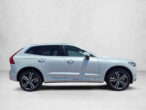 Crystal White Metallic 2021 Volvo XC60 Recharge Plug-In Hybrid T8 Inscription Expression