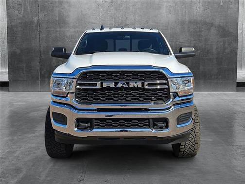 2022 RAM 2500 Tradesman Crew Cab 4x4 8' Box
