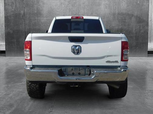2022 RAM 2500 Tradesman Crew Cab 4x4 8' Box