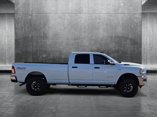 2022 RAM 2500 Tradesman Crew Cab 4x4 8' Box