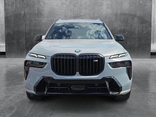 2023 BMW X7 M60i