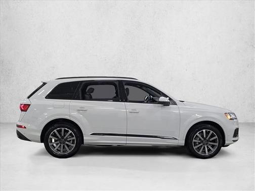2023 Audi Q7 45 Premium Plus