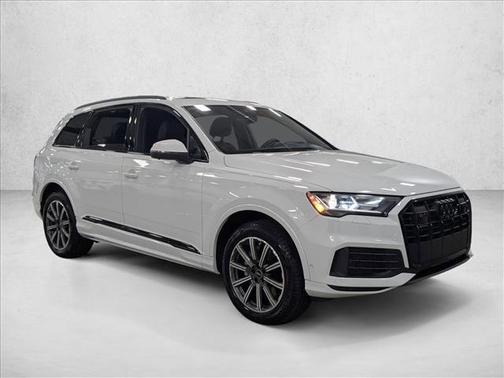 2023 Audi Q7 45 Premium Plus