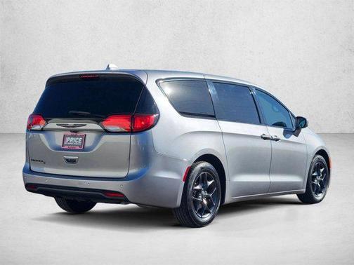 Billet Silver Metallic Clearcoat 2018 Chrysler Pacifica Touring Plus
