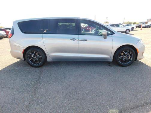 Billet Silver Metallic Clearcoat 2018 Chrysler Pacifica Touring Plus