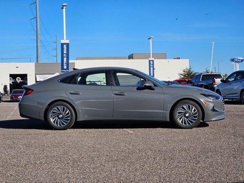 2022 Hyundai SONATA Hybrid SE