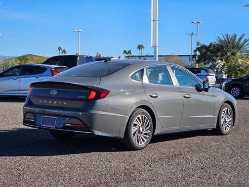 2022 Hyundai SONATA Hybrid SE