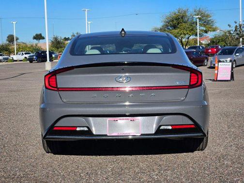 2022 Hyundai SONATA Hybrid SE