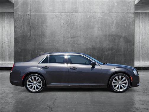 2019 Chrysler 300 Touring