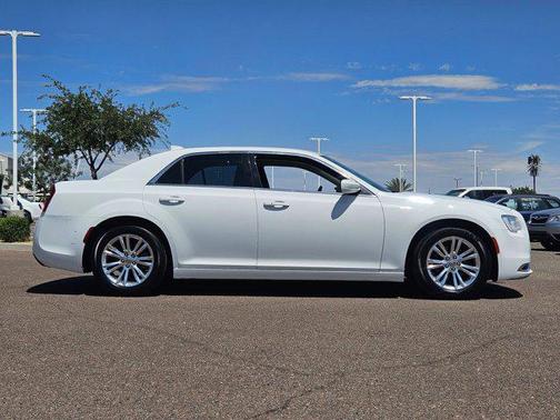 2016 Chrysler 300 Limited