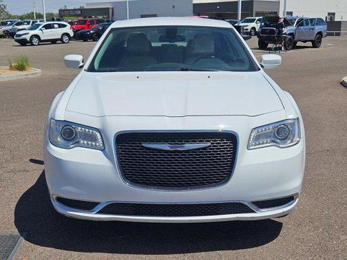 2016 Chrysler 300 Limited
