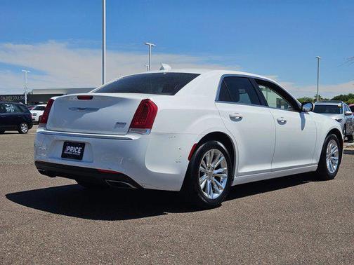 2016 Chrysler 300 Limited