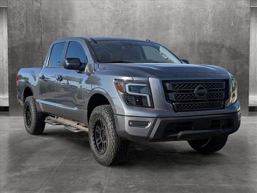 Photo 3 of 24 of 2021 Nissan Titan SV