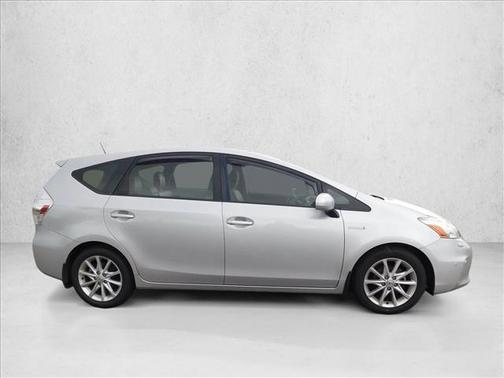 2014 Toyota Prius v Five