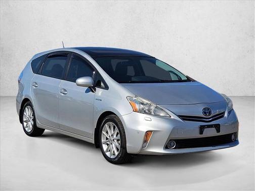 2014 Toyota Prius v Five