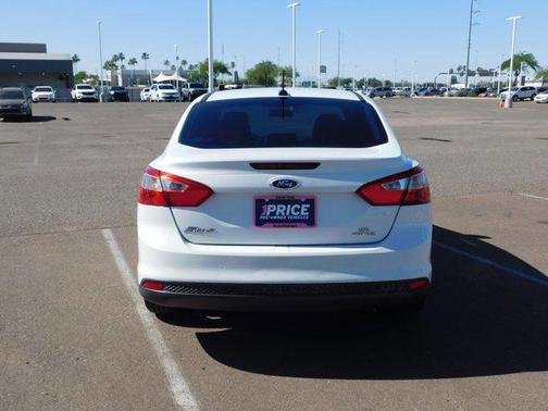 Oxford White 2013 Ford Focus SE