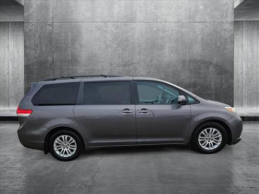 2014 Toyota Sienna XLE