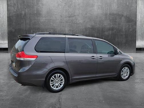 2014 Toyota Sienna XLE