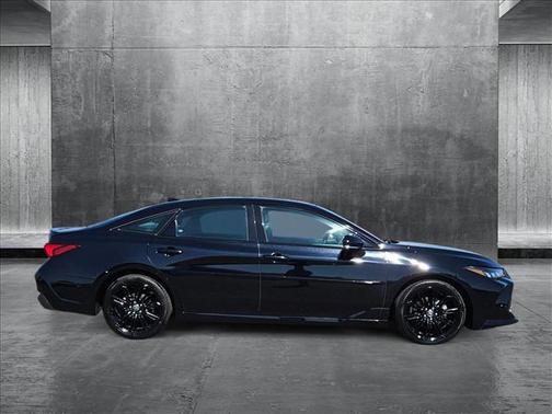 2022 Toyota Avalon Hybrid XSE