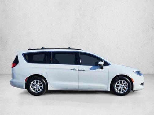Bright White Clearcoat 2021 Chrysler Voyager LXI