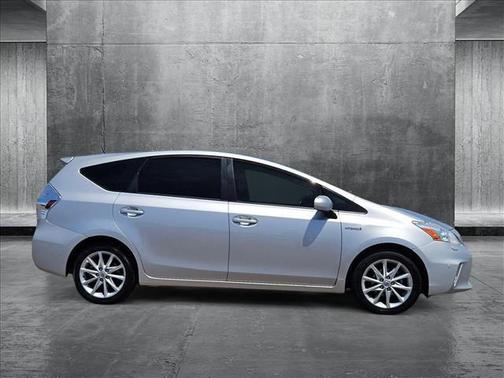 2014 Toyota Prius v Five