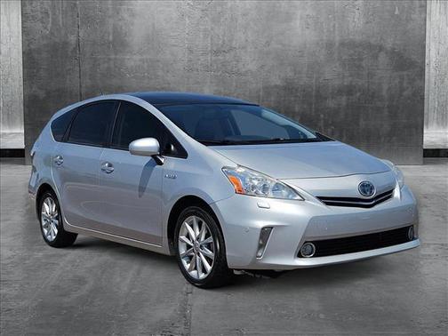 2014 Toyota Prius v Five