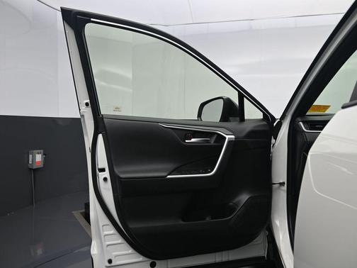2019 Toyota RAV4 Hybrid SE
