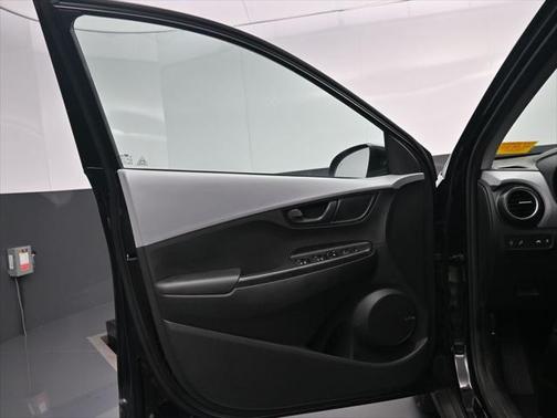 2021 Hyundai KONA SEL Plus