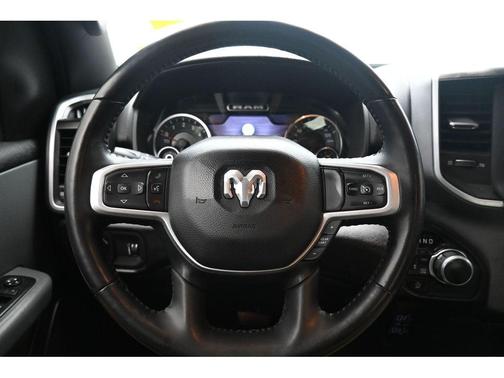 Diamond Black Crystal Pearlcoat 2022 RAM 1500 Big Horn/Lone Star