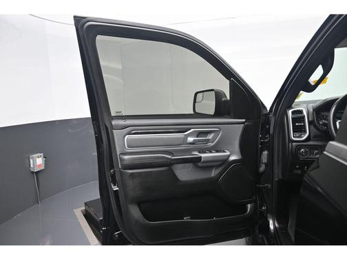 Diamond Black Crystal Pearlcoat 2022 RAM 1500 Big Horn/Lone Star