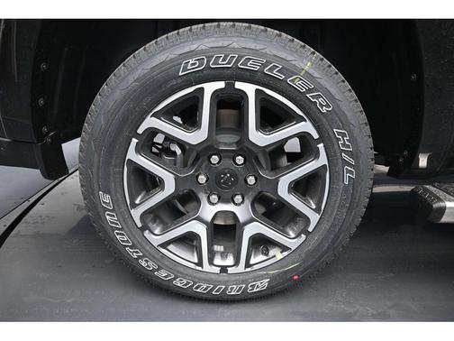 Diamond Black Crystal Pearlcoat 2026 RAM 1500 Laramie