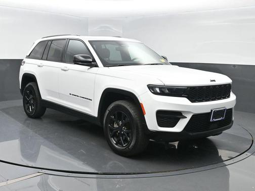 Bright White Clearcoat 2024 Jeep Grand Cherokee Altitude