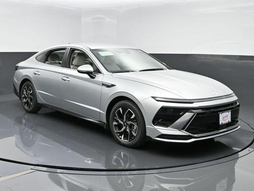 Aero Silver 2025 Hyundai SONATA SEL