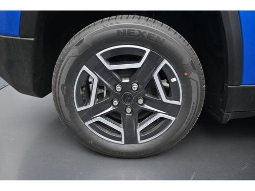 Hydro Blue Pearlcoat 2026 Jeep Cherokee Laredo 4x4