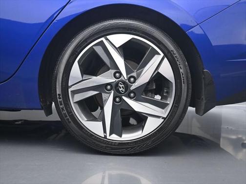 2022 Hyundai ELANTRA Limited