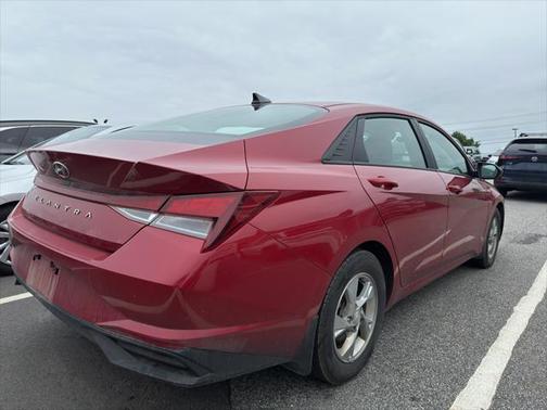 2022 Hyundai ELANTRA SE