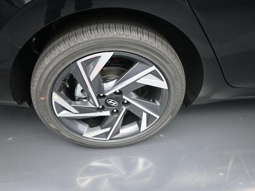 Abyss Black 2025 Hyundai ELANTRA SEL