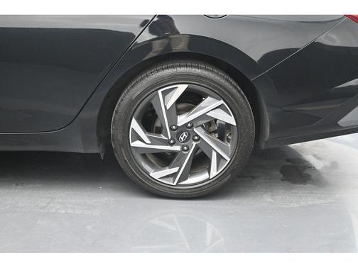 Abyss Black 2025 Hyundai ELANTRA SEL