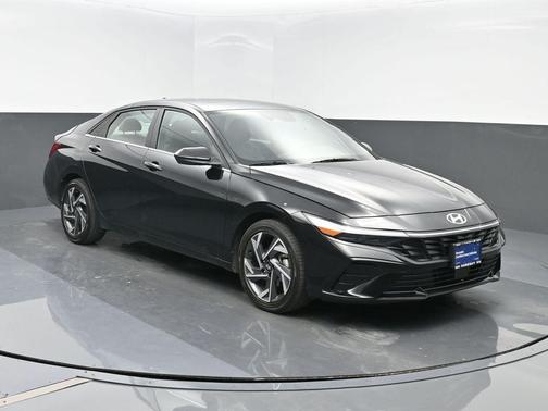 Abyss Black 2025 Hyundai ELANTRA SEL