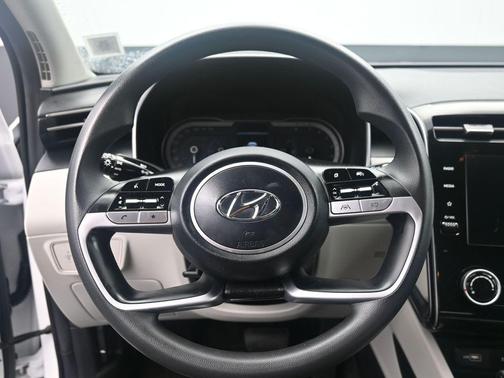 2022 Hyundai TUCSON SE