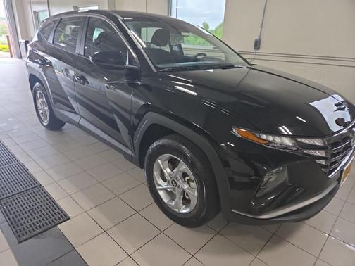 Black Pearl 2024 Hyundai TUCSON SE