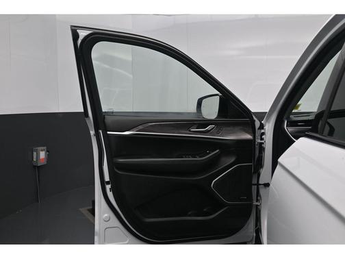 Bright White Clearcoat 2022 Jeep Grand Cherokee 4xe Base