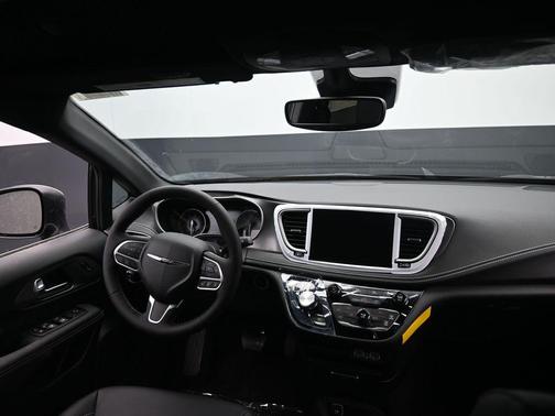 2025 Chrysler Pacifica L