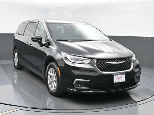 Diamond Black Crystal Pearlcoat 2025 Chrysler Pacifica L