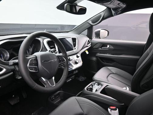 2025 Chrysler Pacifica L