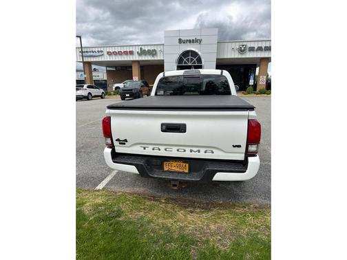 White 2022 Toyota Tacoma SR5