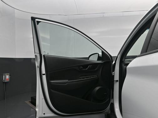 2020 Hyundai KONA SEL Plus