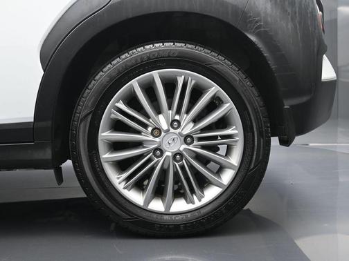 2020 Hyundai KONA SEL Plus