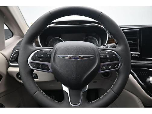 Silver Mist Clearcoat 2023 Chrysler Pacifica Limited