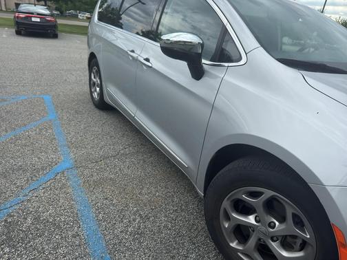 Silver Mist Clearcoat 2023 Chrysler Pacifica Limited